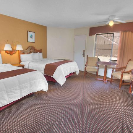 Travelodge Inn & Suites By Wyndham Yucca Valley/Joshua Tree Екстер'єр фото