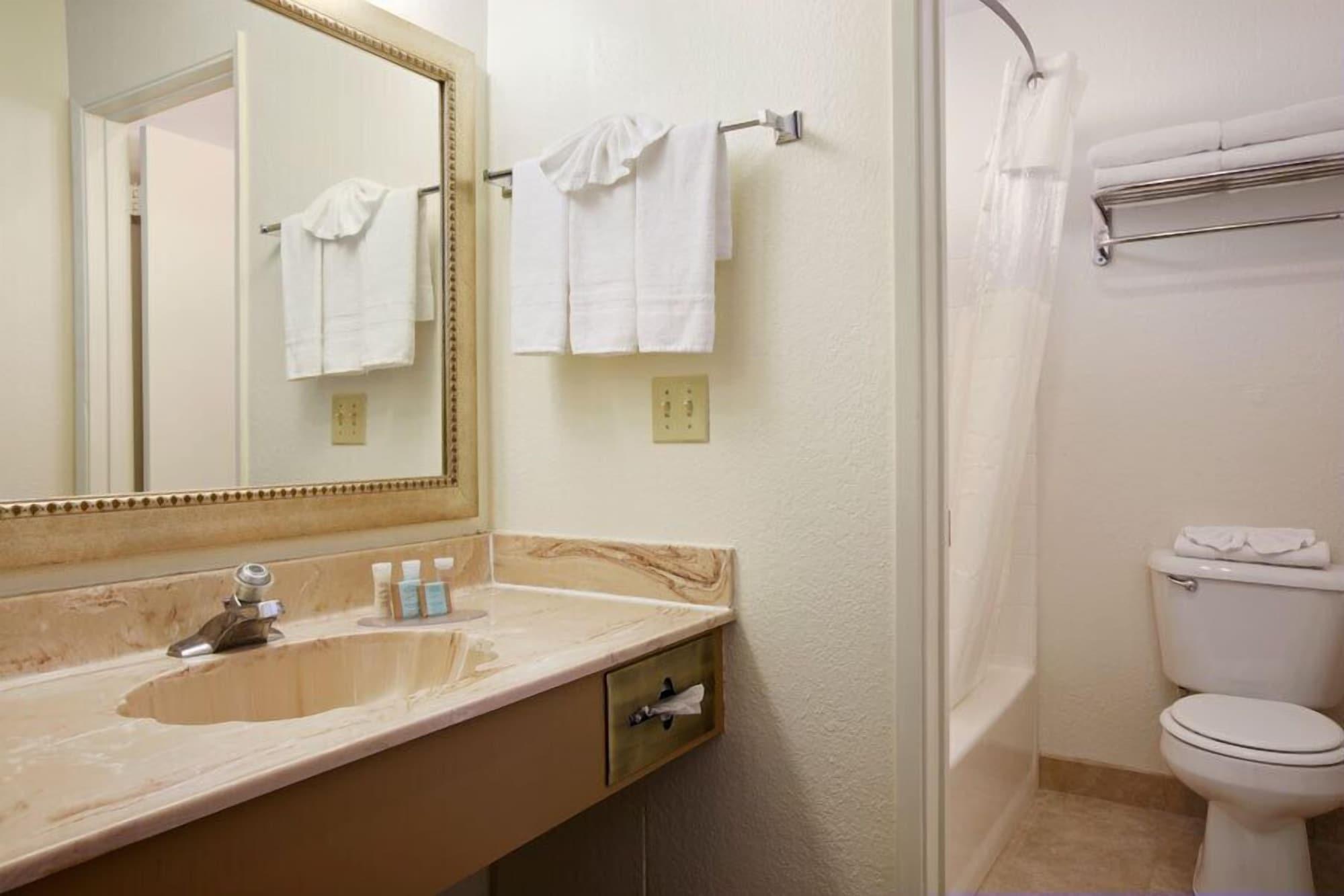 Travelodge Inn & Suites By Wyndham Yucca Valley/Joshua Tree Номер фото