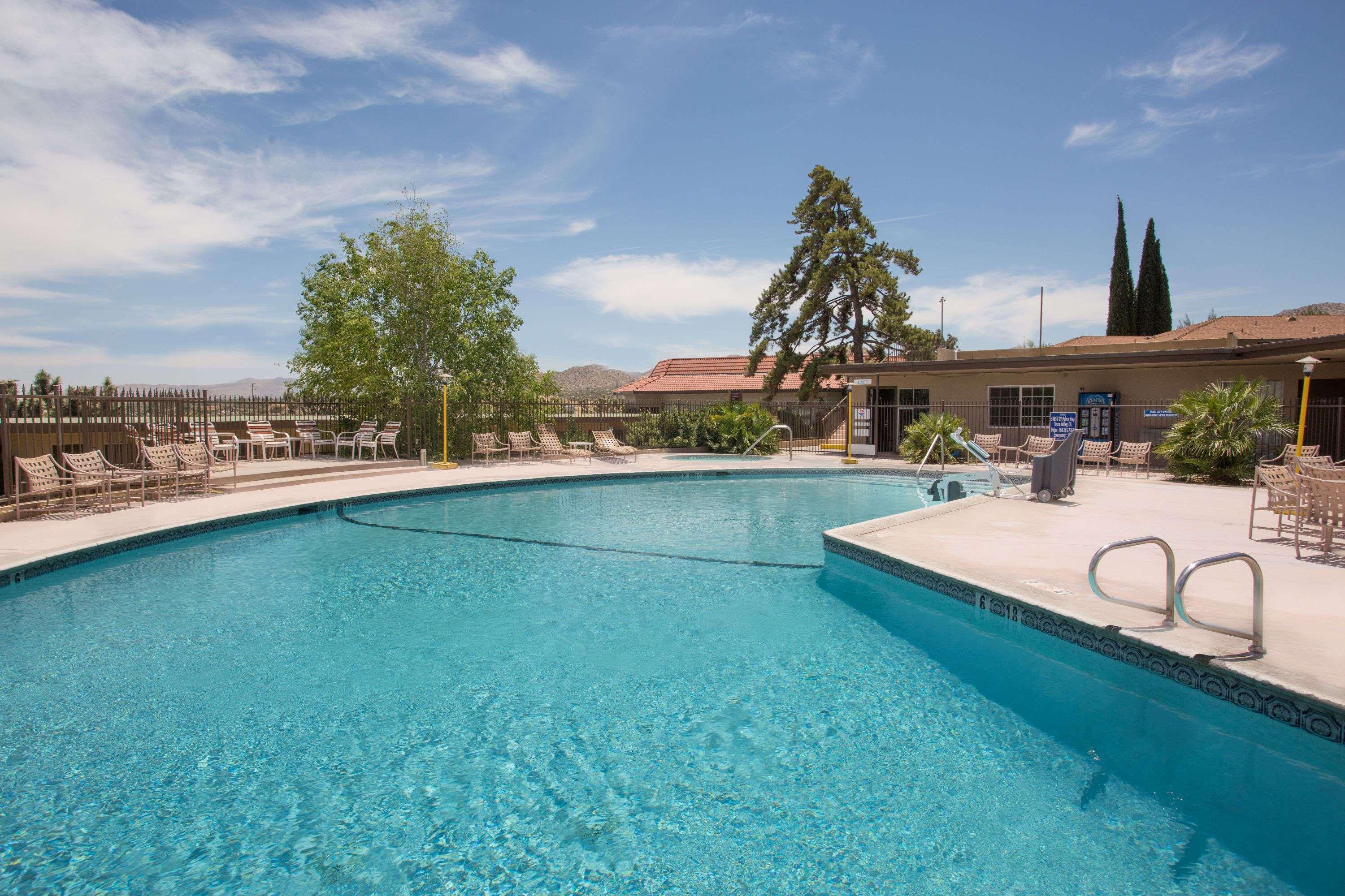 Travelodge Inn & Suites By Wyndham Yucca Valley/Joshua Tree Екстер'єр фото