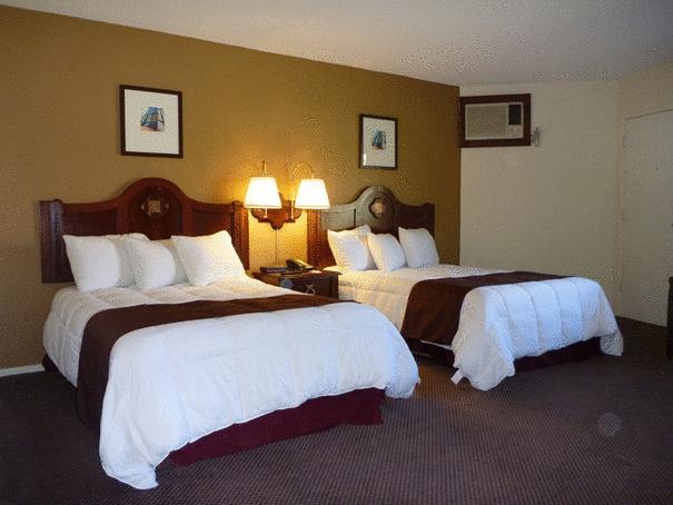 Travelodge Inn & Suites By Wyndham Yucca Valley/Joshua Tree Номер фото