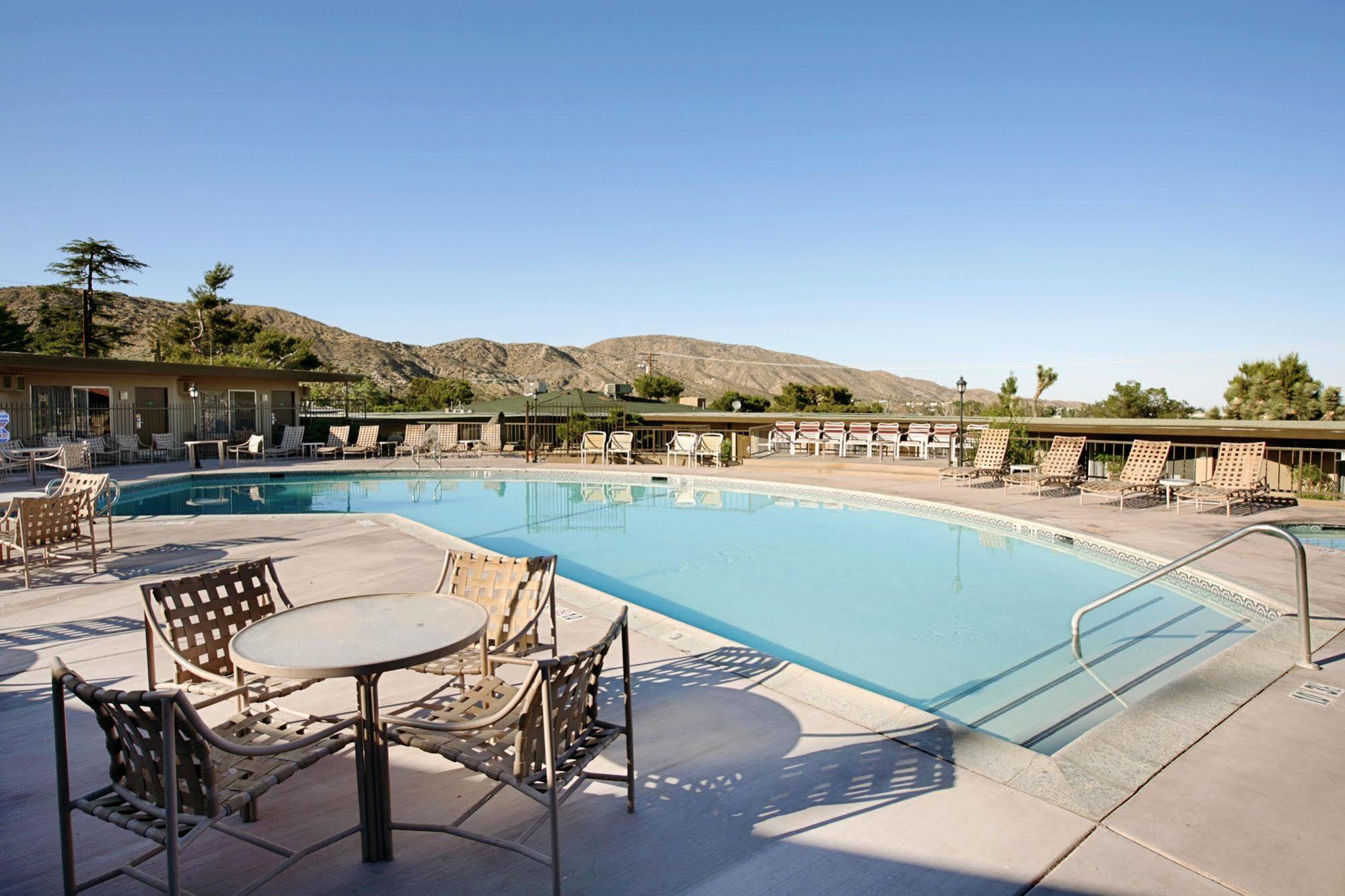 Travelodge Inn & Suites By Wyndham Yucca Valley/Joshua Tree Екстер'єр фото